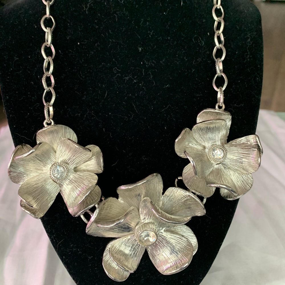 Natasha Silver Flower Necklace